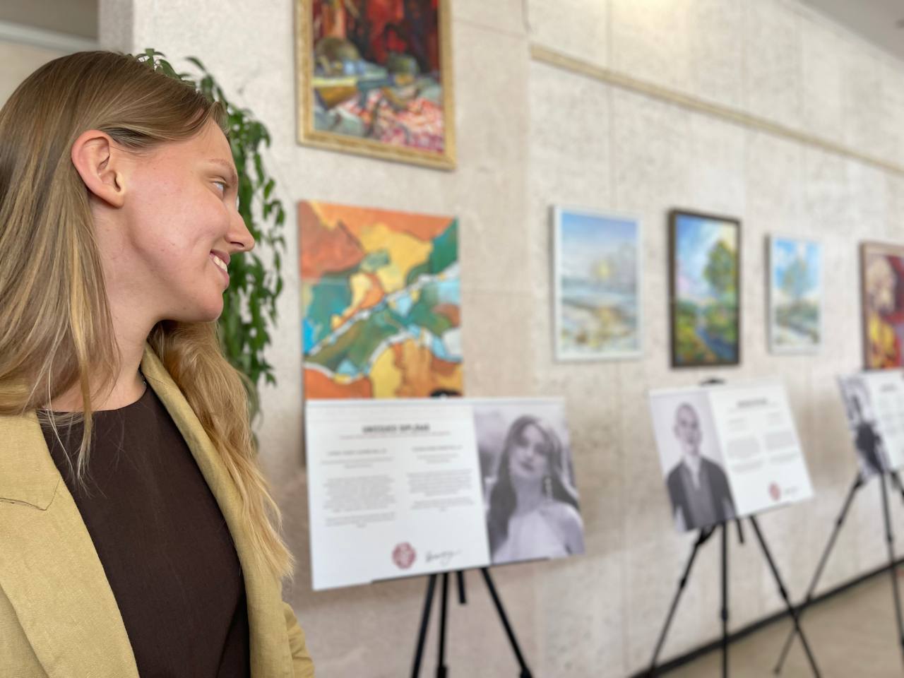 Yuliia_Kozankevych_vidpovidalna_za_fotovystavku_v_Yevropi